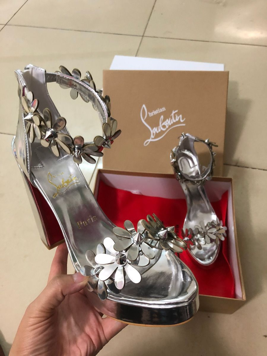 christian_louboutin_daisy_spikes_alta_pumps_130mm_metallic_leather_silver_2