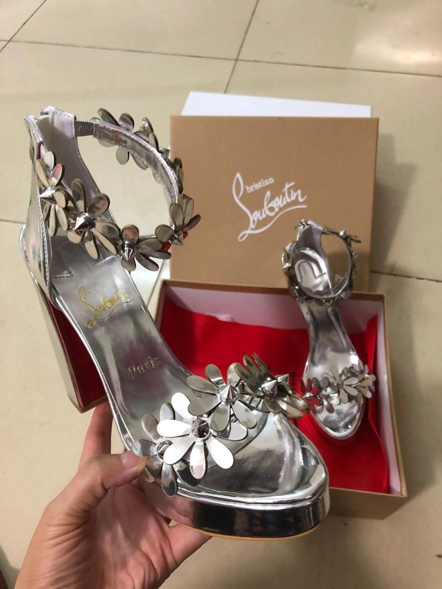 christian_louboutin_daisy_spikes_alta_pumps_130mm_metallic_leather_silver_2__jpg