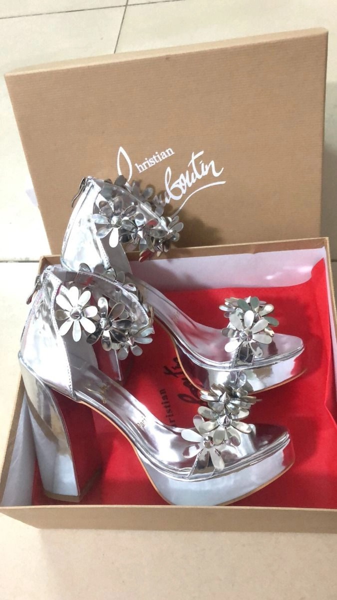 christian_louboutin_daisy_spikes_alta_pumps_130mm_metallic_leather_silver_3__jpg