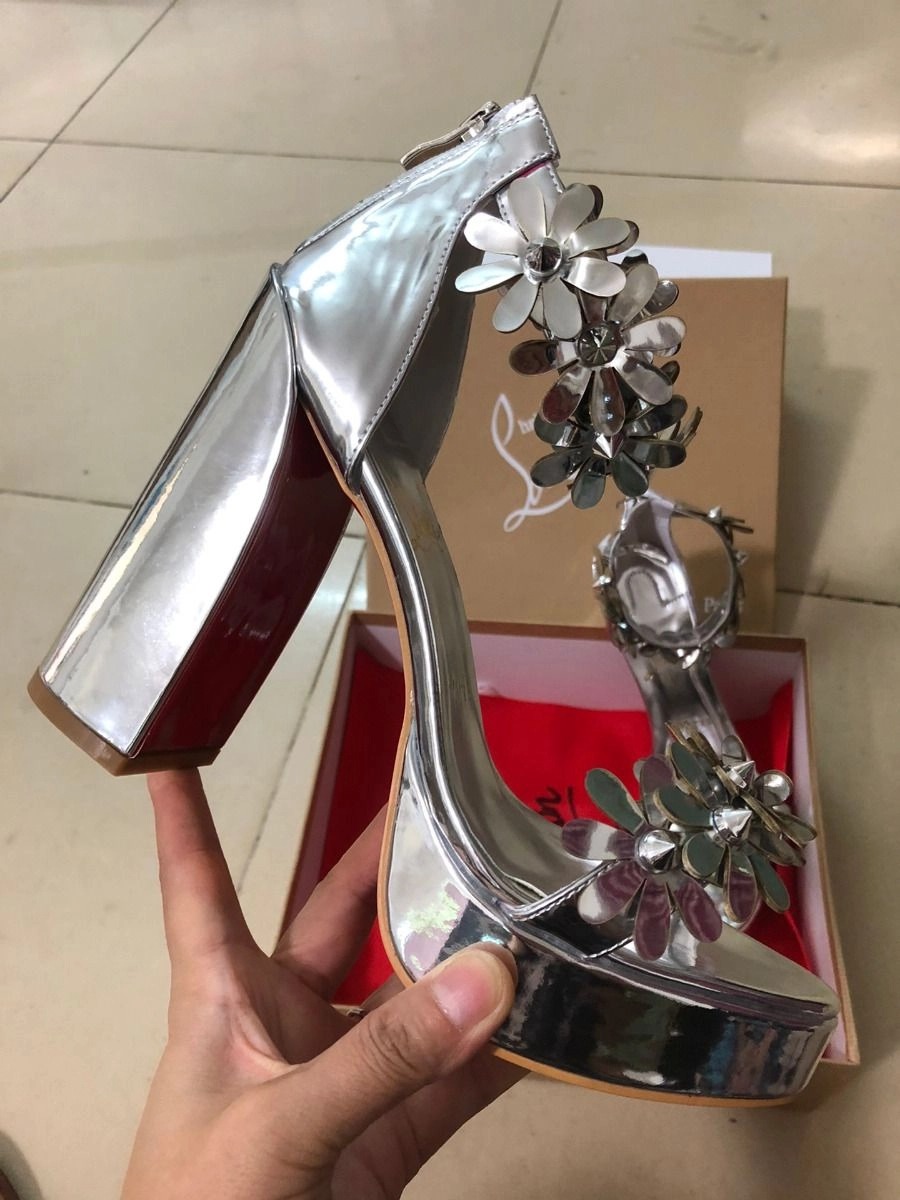 christian_louboutin_daisy_spikes_alta_pumps_130mm_metallic_leather_silver_4__jpg