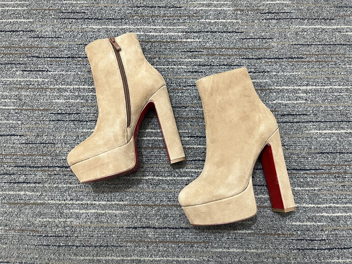 christian_louboutin_loo_booty_130_mm_low_boots_veau_velours_sand_4