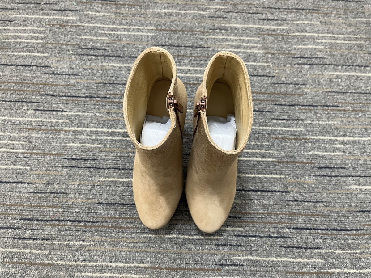 christian_louboutin_loo_booty_130_mm_low_boots_veau_velours_sand_5