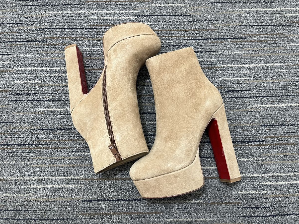 christian_louboutin_loo_booty_130_mm_low_boots_veau_velours_sand_6