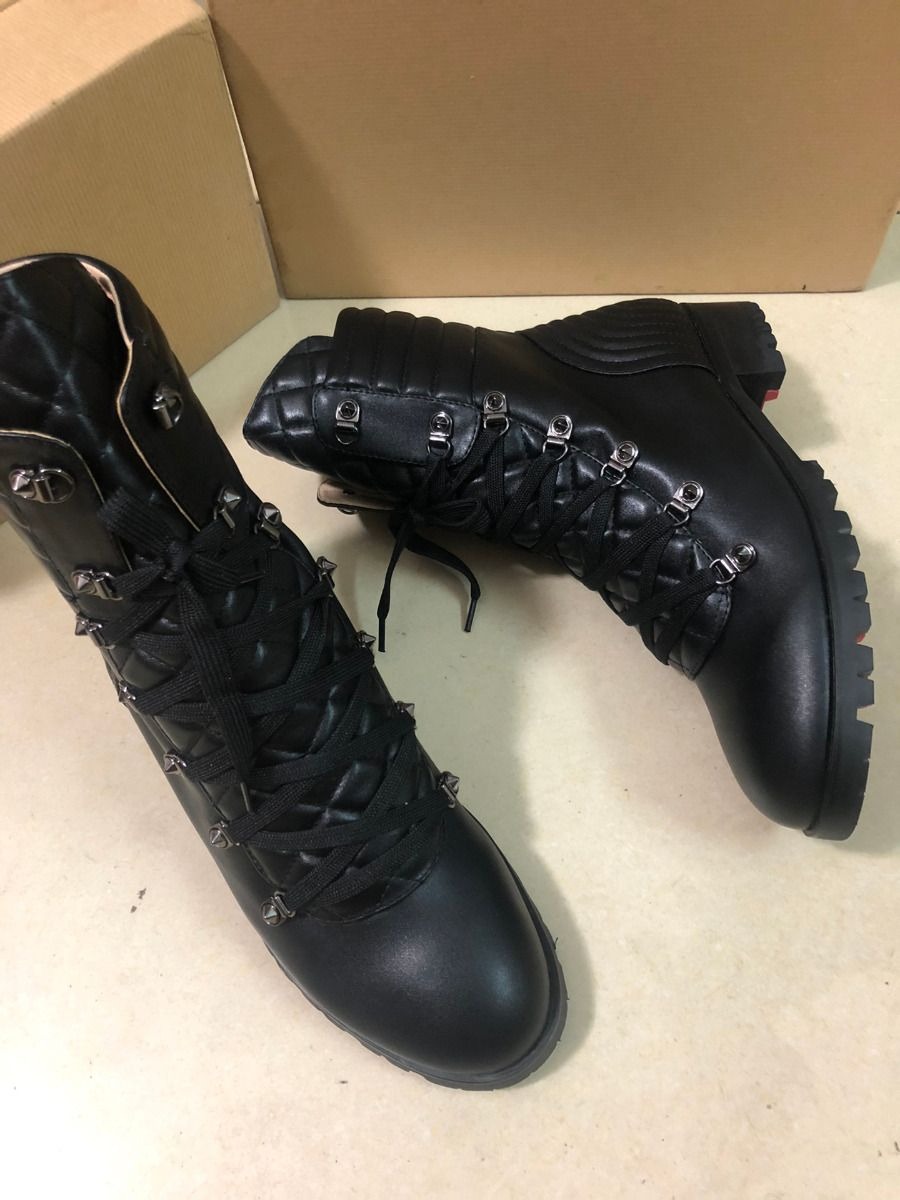 christian_louboutin_mad_flat_ankle_boots_leather_black_3