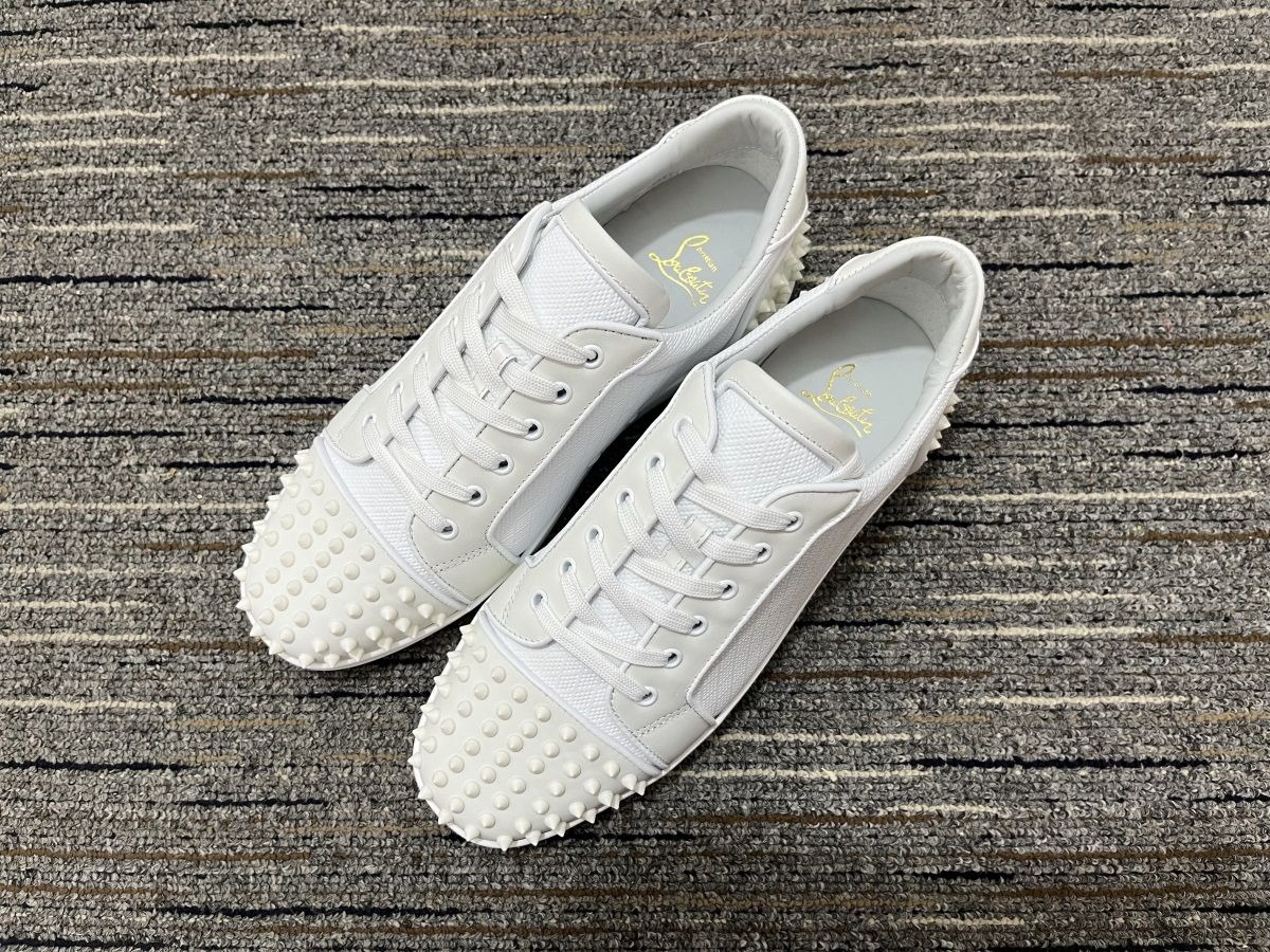 christian_louboutin_seavaste_2_orla_falt_low-top_sneakers_calf_and_fabric_white_2__1