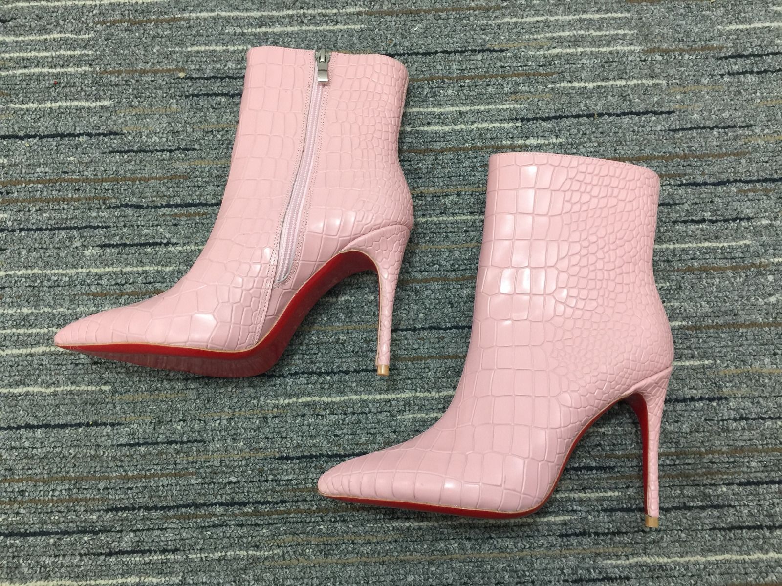 christian_louboutin_so_kate_booty_ankle_boots_85mm_croc-effect_leather_pink_1