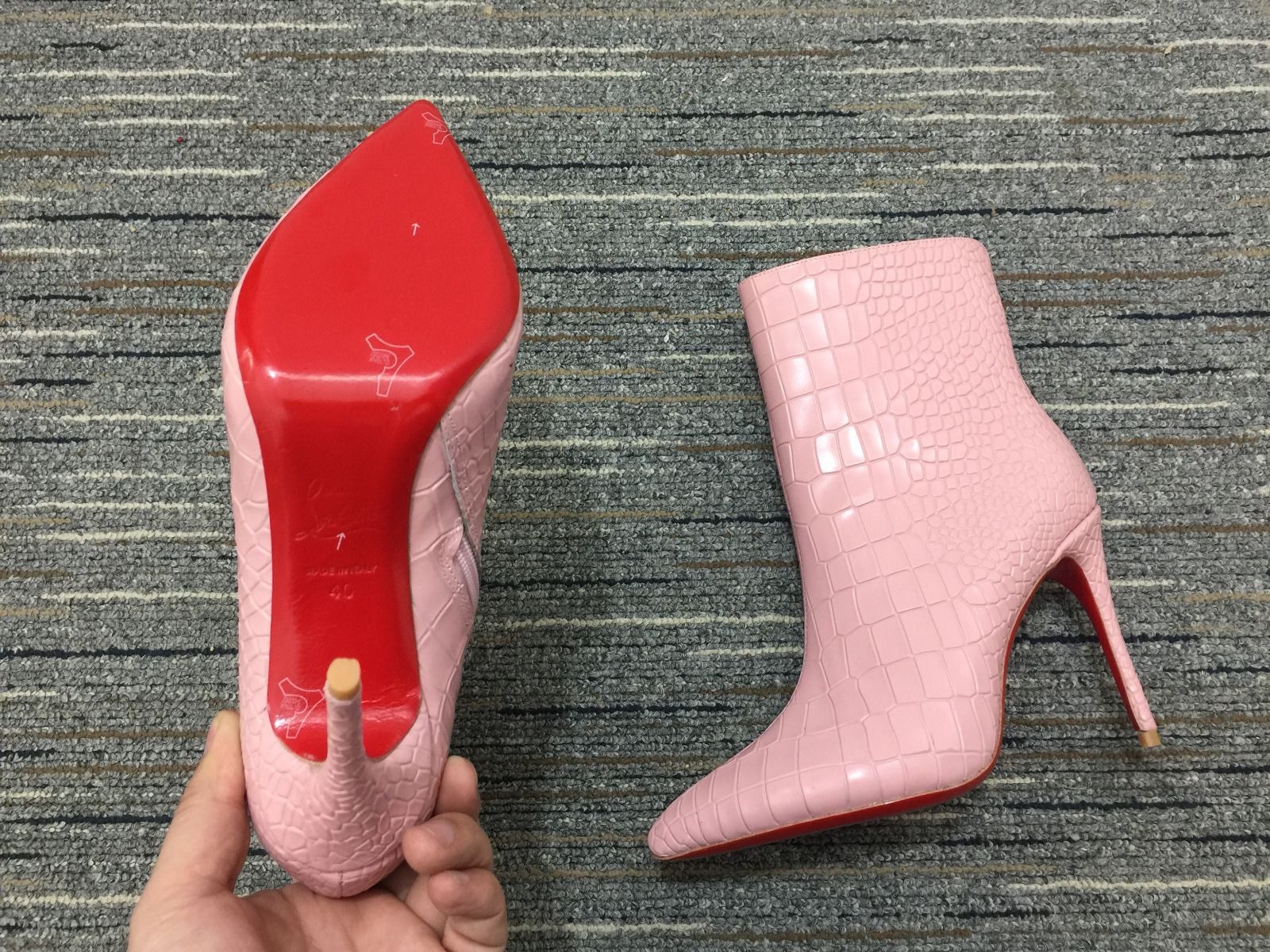 christian_louboutin_so_kate_booty_ankle_boots_85mm_croc-effect_leather_pink_3
