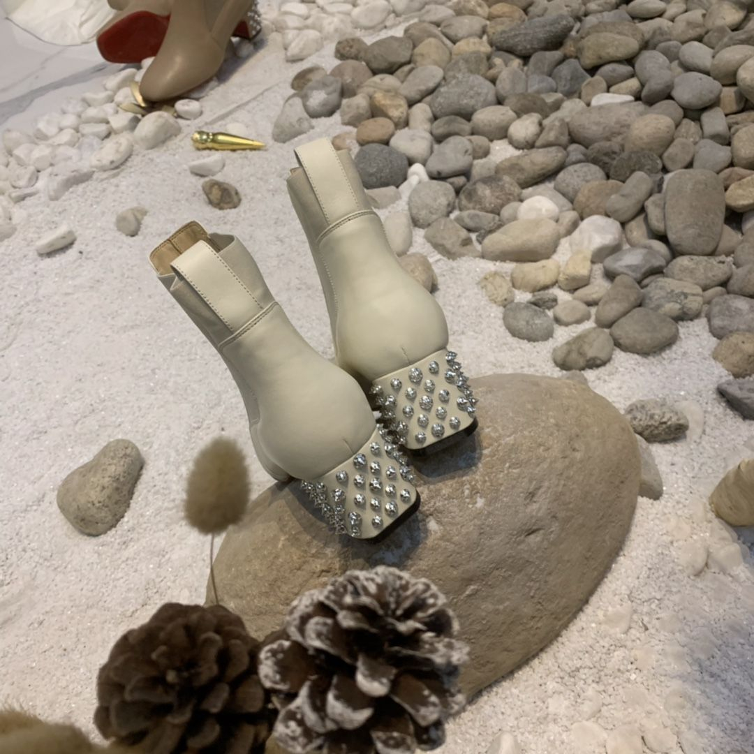 christian_louboutin_spiked_study_stretch_ankle_boots_55mm_calf_leather_white_4