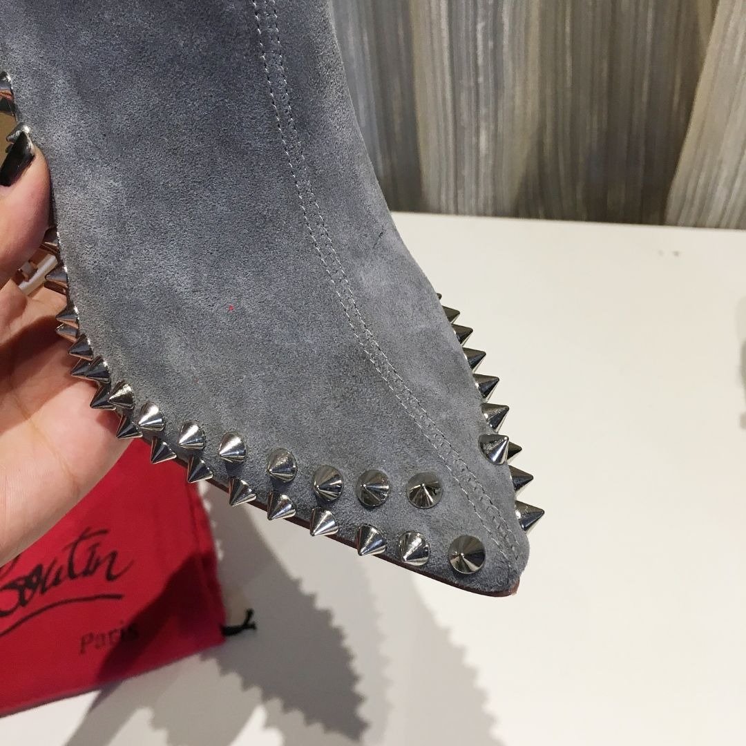 christian_louboutin_willetta_ankle_boots_100mm_suede_with_spikes_gray-2_1